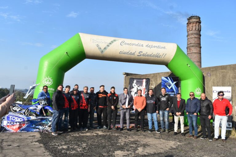 Benito Legeren recibe el Campeonato Argentino de Enduro