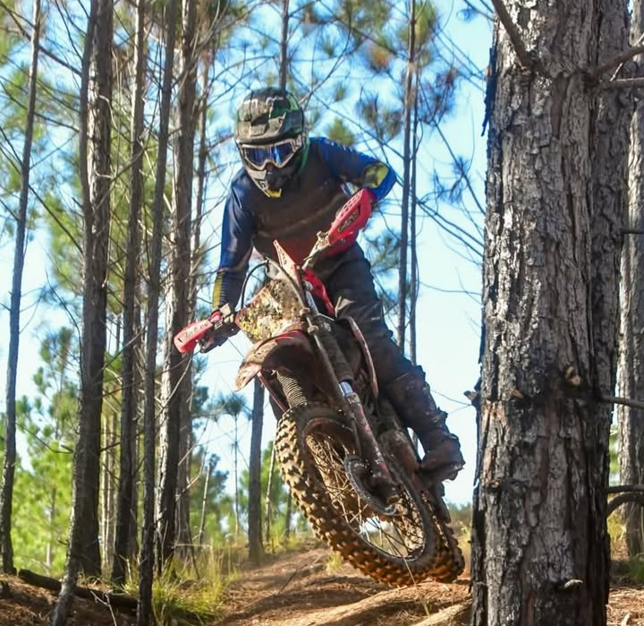 Gabriel Gorostarzu se quedó con la victoria en las dos horas del Enduro de Benito Legeren