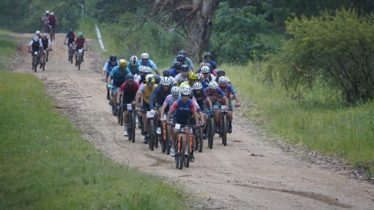Matías Cabrera y Noelia Ponce Ganaron la Exigente 8° Edición del Desafío KM 248 de MTB bajo la Lluvia