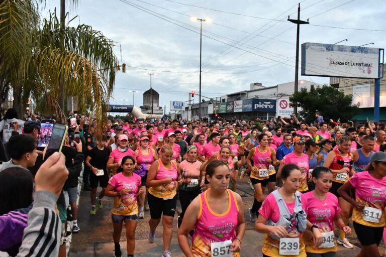 Una multitud colmó las calles de Concordia en la 47ª edición de la Maratón Internacional de Reyes