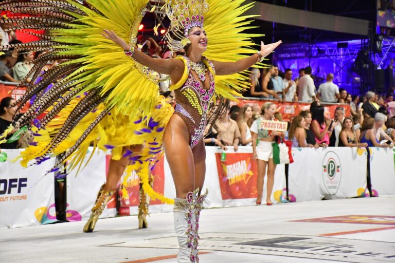 El Carnaval de Concordia brilló en una quinta noche récord