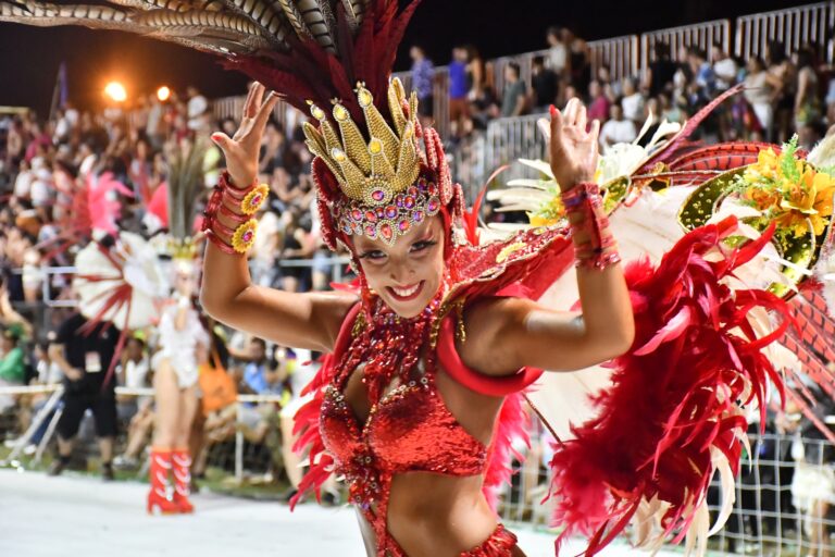 El Carnaval de Concordia vive su tercera noche: horario, entradas y orden de desfile en el Corsódromo