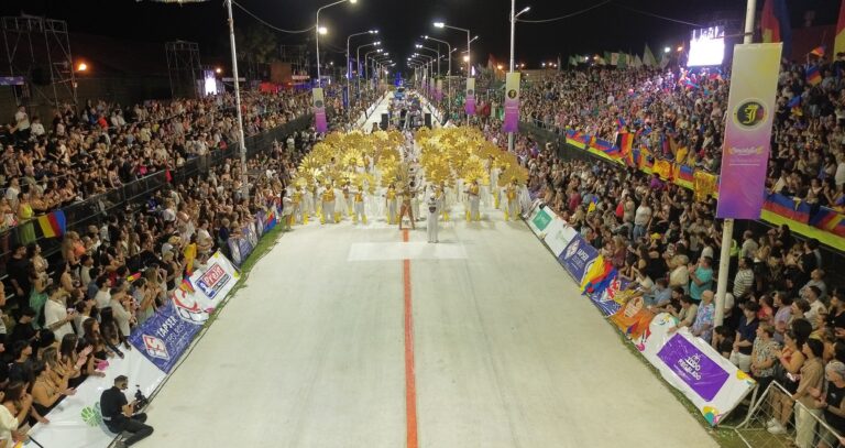 El Carnaval de Concordia hizo vibrar a un Corsódromo colmado en la noche de San Valentín