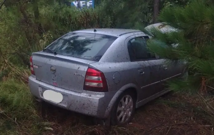 Lluvia y colisión en el kilómetro 246: un Chevrolet Astra impactó contra una camioneta