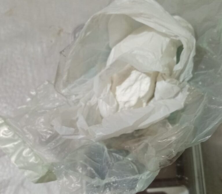 Concordia: secuestran cocaína, casi dos millones de pesos y un arma