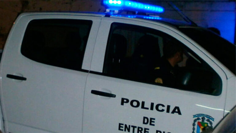 Cuatro hombres atacaron una vivienda a pedradas, golpearon a los dueños e ingresaron por la fuerza