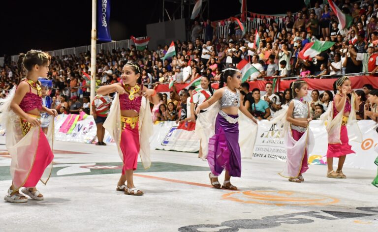 Los más chicos llenaron de ritmo y color el Corsódromo en el inicio de «Pequeños Duendes»