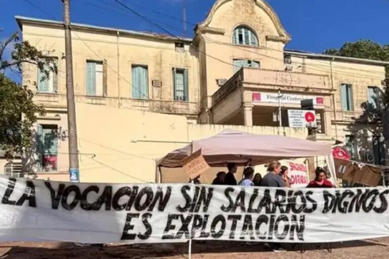 Enfermeros de Hospital entrerriano acampan por sus sueldos