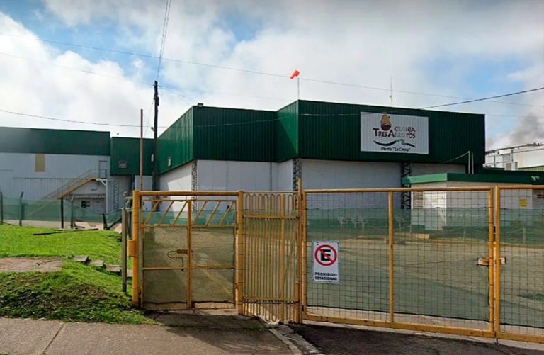 Tensión y parálisis total en la planta de Granja Tres Arroyos por un fuerte reclamo