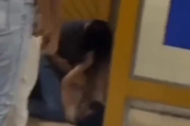 ¡Terror en el aula! Una alumna experta en MMA desfiguró a una compañera en una escuela nocturna de Federación