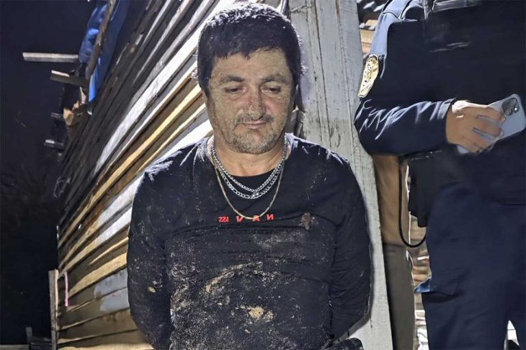Concordia: Tenía alerta roja de Interpol y lo atraparon escondido en el barro tras una persecución de película