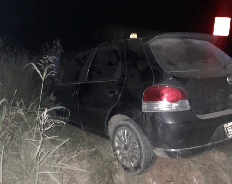 Perdió el control en una zona de obras y terminó chocando contra un cartel en la Autovía 18