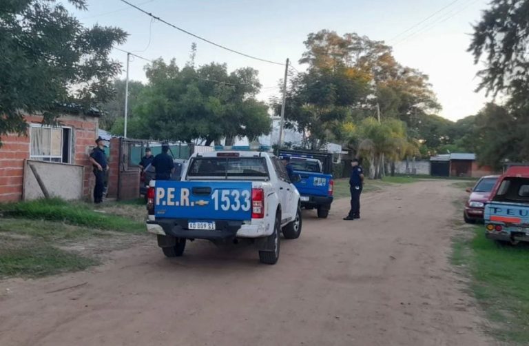 Descubren “robo hormiga” de empleados municipales y el allanamiento terminó con armas secuestradas