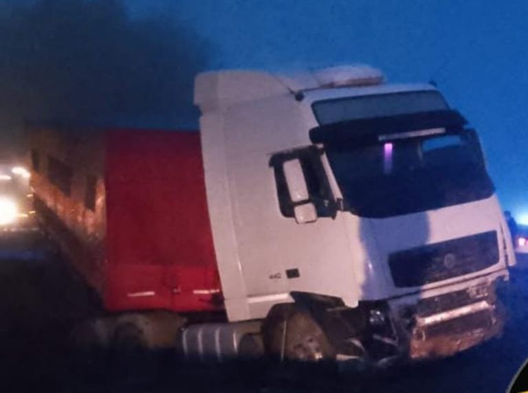 Un camionero de Concordia perdió el control y terminó incrustado contra el guardarraíl