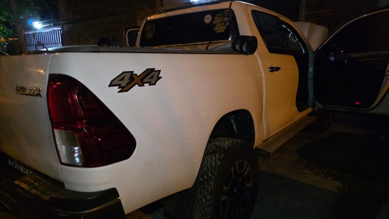 Hallan una camioneta de lujo robada en Buenos Aires oculta en plena calle de Concordia