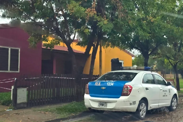 Liberaron a los padres de la adolescente que murió y permaneció un mes en su habitación
