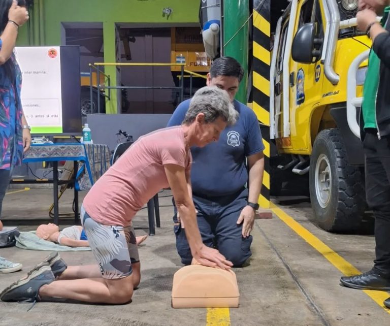 Capacitación de los bomberos de Concordia para que sus familias también puedan salvar vidas