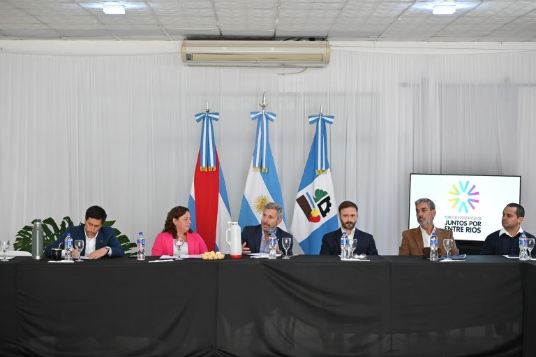 Frigerio reunió a sus intendentes en Ramírez para definir el futuro de los fondos públicos