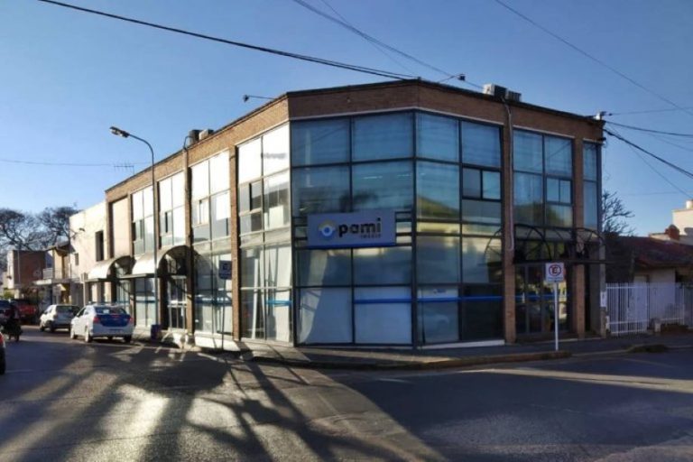 Médicos de PAMI inician un paro por tiempo indeterminado y cobrarán un extra de $10.000