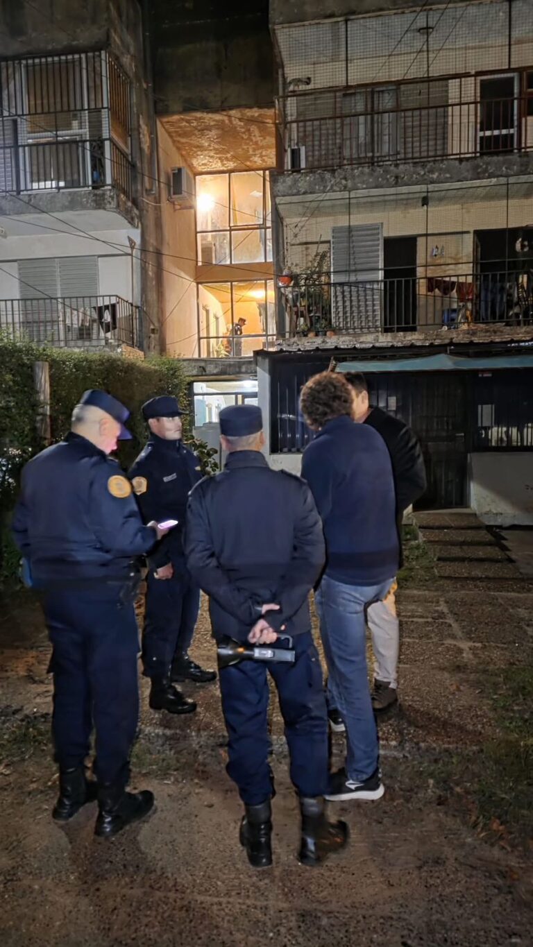 El desgarrador incendio que se cobró la vida de dos hermanitos y mantiene a su padre en estado crítico