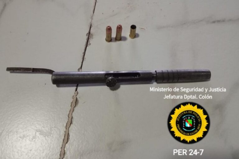 Disparó al aire tras una pelea vecinal en Ubajay y la policía le descubrió un arma tumbera