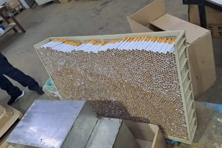 Desbaratan una megabanda internacional que fabricaba millones de cigarrillos truchos