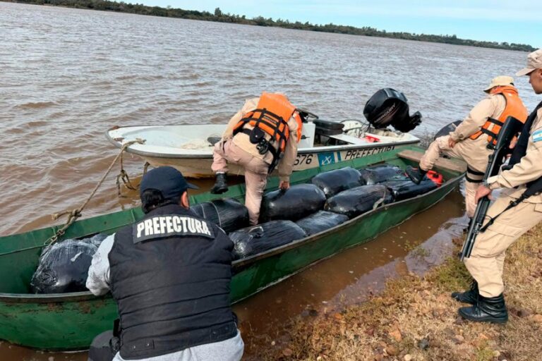 Prefectura frustró un millonario contrabando en lancha que cruzaba el río Uruguay hacia Salto