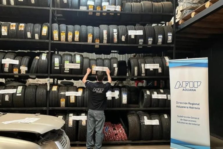 19 procesados y embargos millonarios en un histórico golpe al contrabando