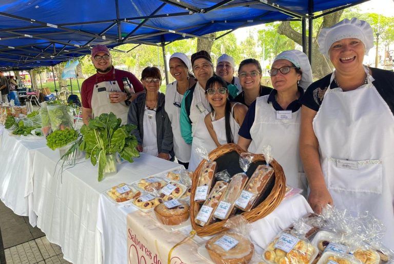 ¿Buscás calidad y buen precio? El mercado a cielo abierto que llega a la Plaza 25 para compras