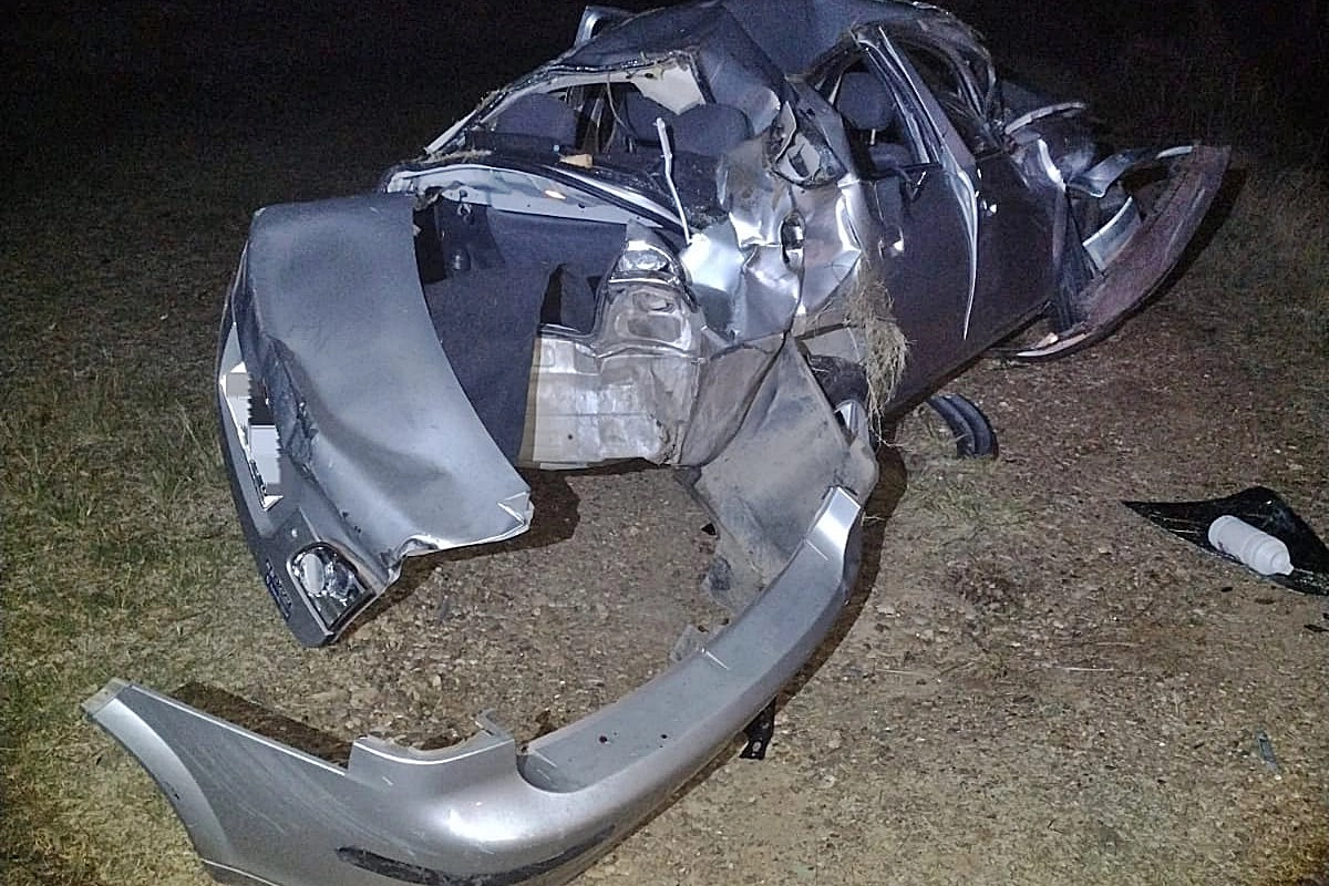 El automovil terminó con importantes destrozos en su carrocería y el conductor herido
