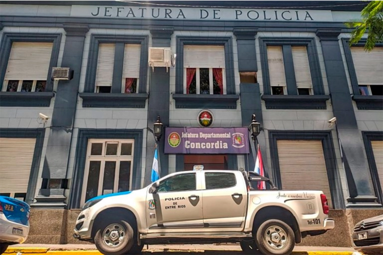 Alumna ingresó con un cuchillo a una escuela y otro estudiante resultó herido al intentar desarmarla