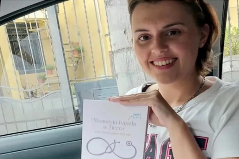 Una joven entrerriana desarrolló un innovador material de estudio con códigos QR