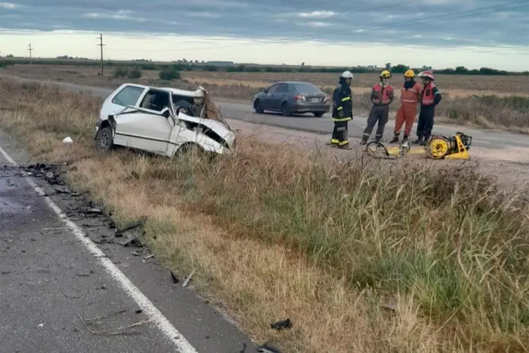 Una persona murió tras un choque frontal entre dos autos en la ruta 18