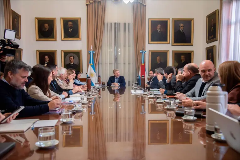 El conflicto laboral en la Granja Tres Arroyos fue abordado en la reunión de gabinete provincial