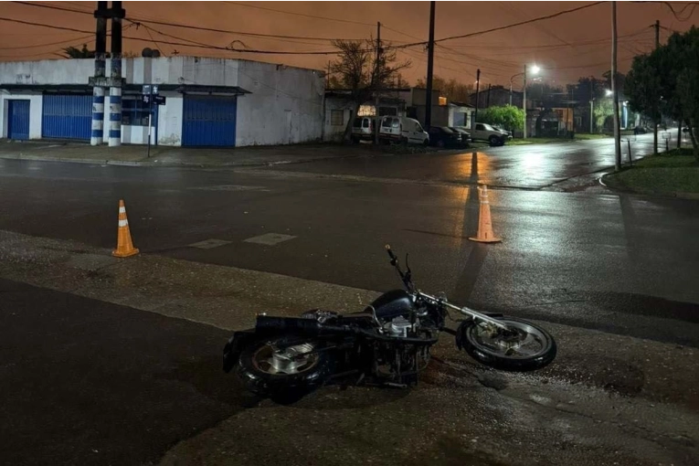 Conductor detenido tras chocar una moto y escapar del lugar
