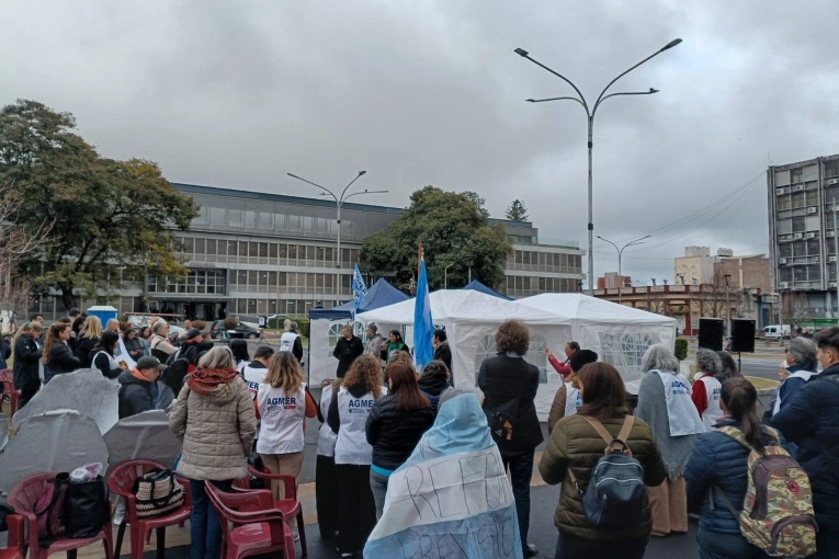AGMER Reinstala Carpa de Protesta Contra Reforma Previsional en Entre Ríos