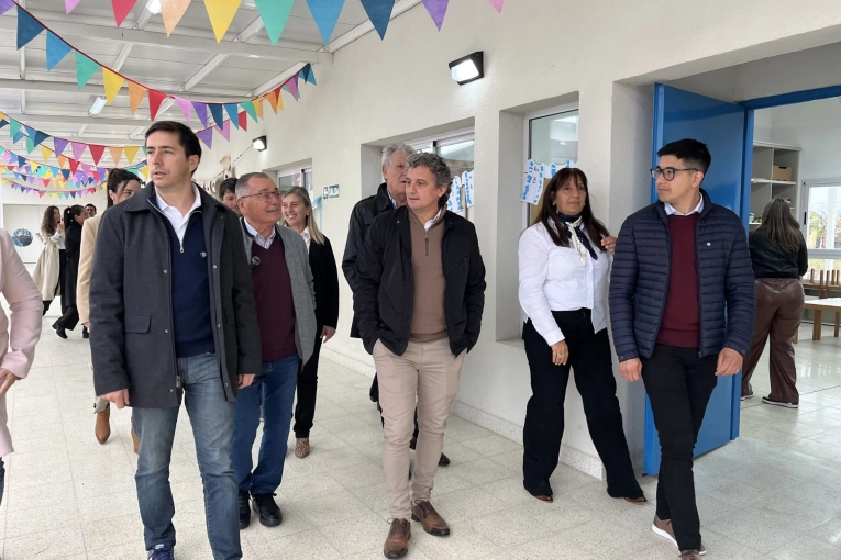 Autoridades provinciales inspeccionan avances en obras educativas y de salud en Federación