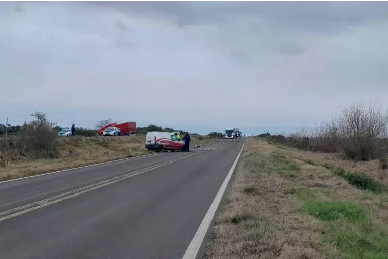 Dos Conductores Hospitalizados Tras Fuerte Choque en Ruta 18