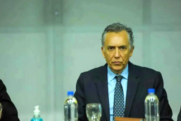 Rodríguez Signes se prepara para su exposición en el Senado sobre la reforma jubilatoria