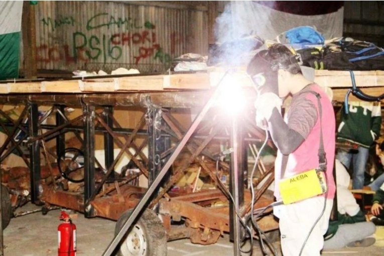 Estudiantes de Concordia Inician la Construcción de Carrozas, Pero Surge Tema de Emergencias