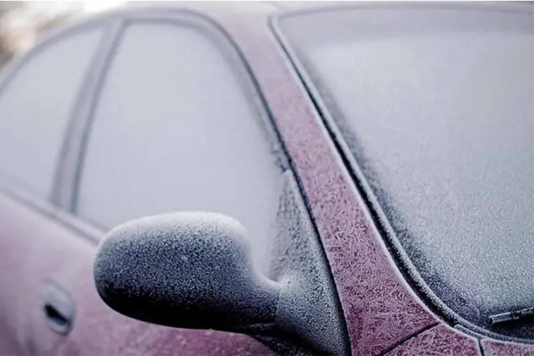Elimina la escarcha de tu auto en minutos: el método infalible