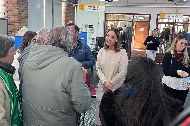 Karina Bernardi defiende la gestión del PAMI tras protestas y asegura que los pagos están al día