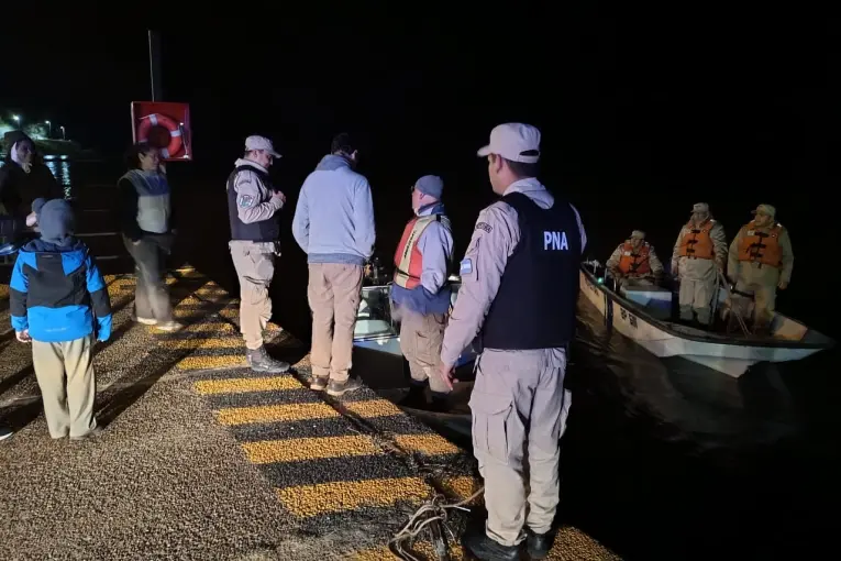 Rescate Dramático: Prefectura Salvaguarda a Familia Atrapada en el Paraná