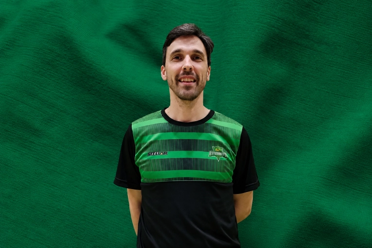 Estudiantes da la bienvenida a su nuevo entrenador para la Liga Federal