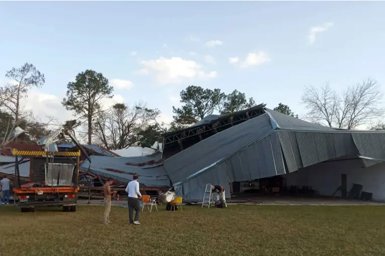 Devastador temporal causa estragos en el Aeroclub de Concordia
