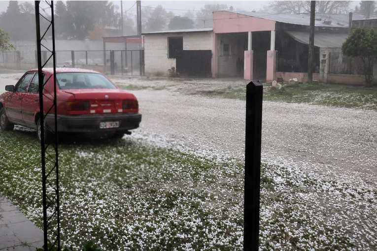 Impactante granizada cubre de blanco una localidad uruguaya