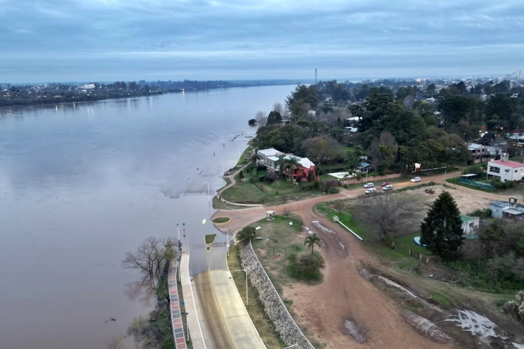 Creciente del río Uruguay afecta la Costanera Nébel en Concordia
