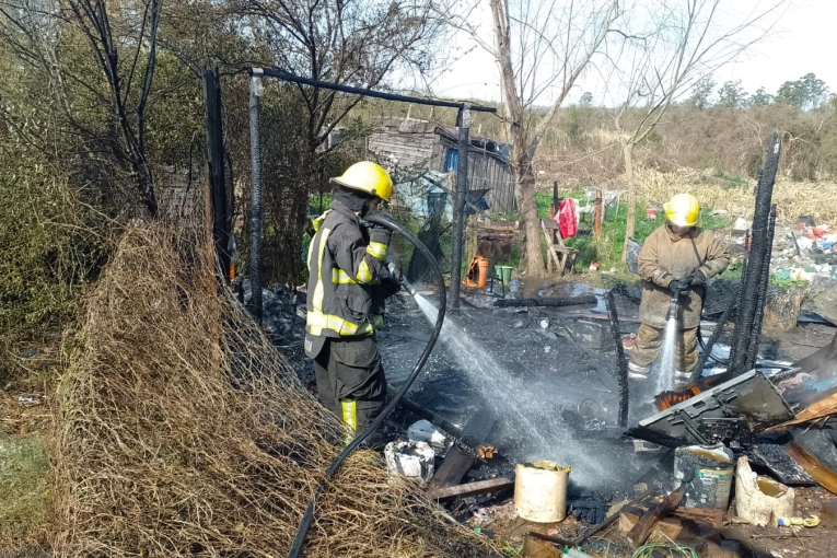 Incendio Devasta Dos Viviendas en Concordia, Sin Víctimas