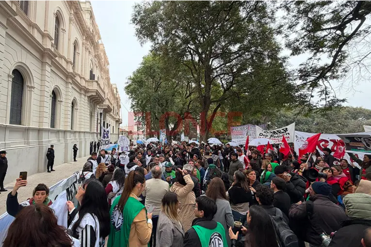 Masiva protesta en Entre Ríos contra la reforma previsional