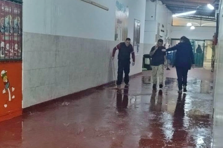 AGMER Alerta sobre Riesgos en Escuela de Concordia Tras Tormenta